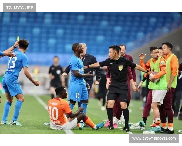 足协重罚山东球迷投掷杂物 济南赛区空场两场罚款20万元